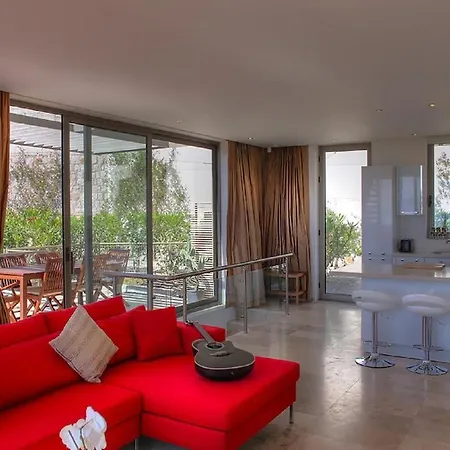 Willa Geris Sleeps 6 With Pool And Air Con *