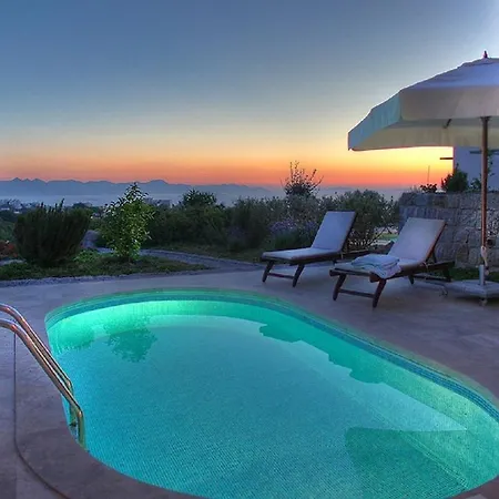 Geris Sleeps 6 With Pool And Air Con Giris