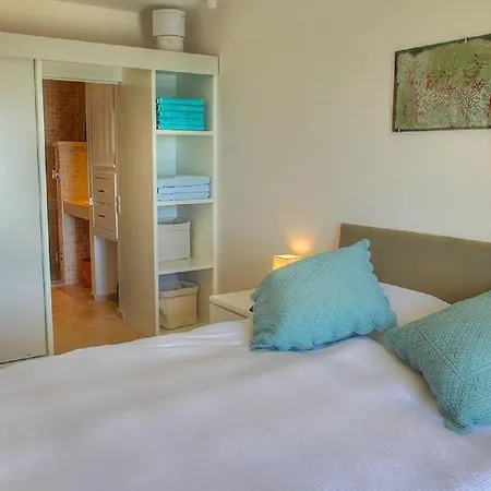 Willa Geris Sleeps 6 With Pool And Air Con *