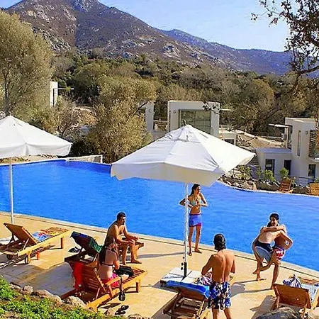 Geris Sleeps 6 With Pool And Air Con Willa *